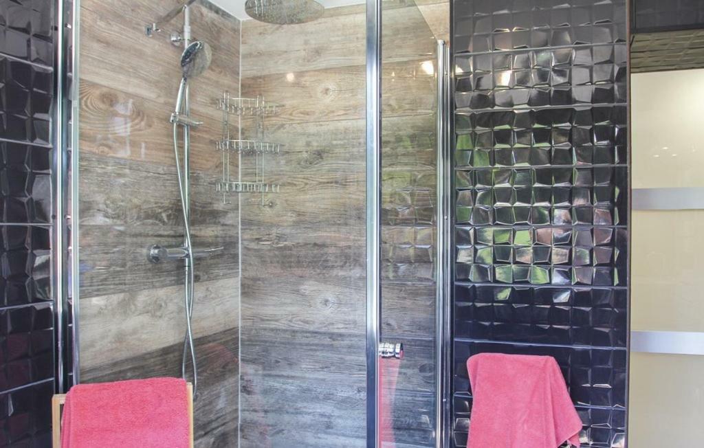 Maison 4 Etoiles Et Studio 3 Etoiles Independants Avec Piscine Л'Іль-сюр-ла-Сорг Екстер'єр фото